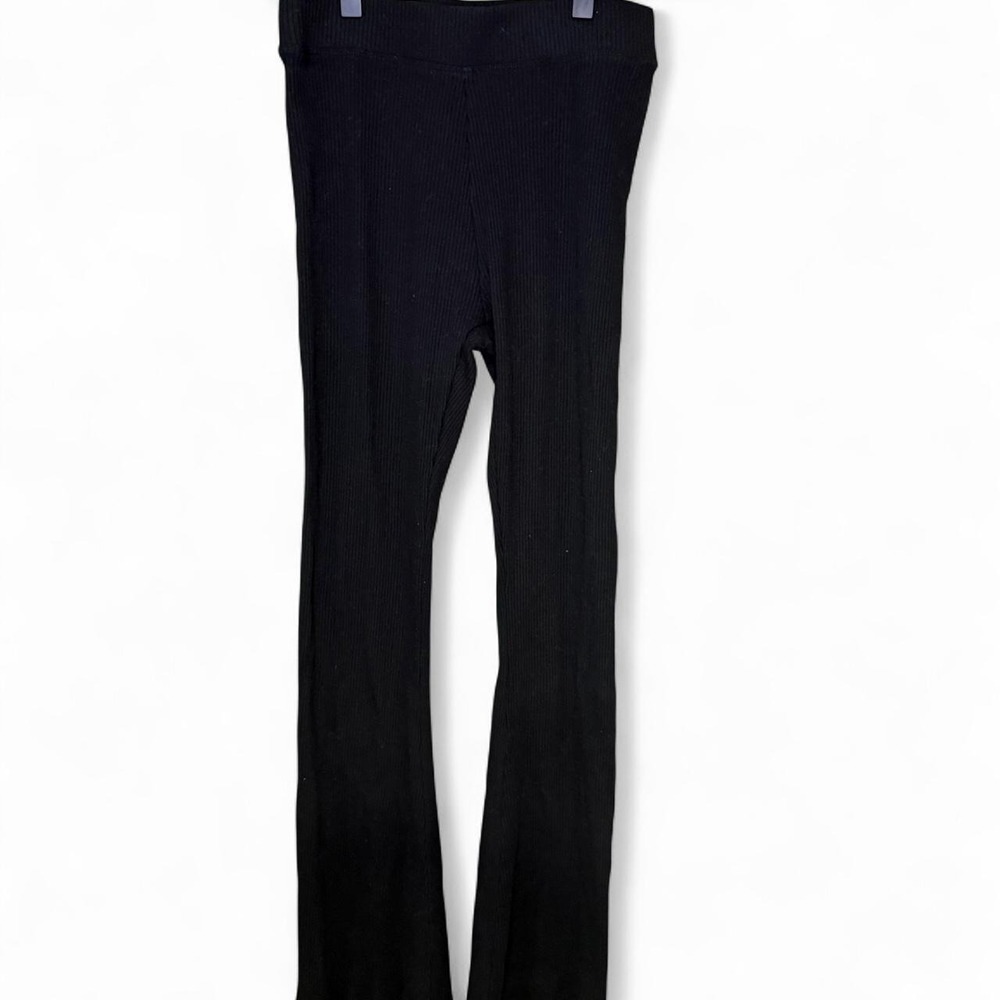 Victoria's Secret PINK black ribbed flare leggings in a S